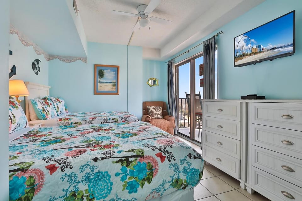 Bed, TV and multimedia, Balcony/Terrace, Photo of the whole room, Evening entertainment, Bedroom