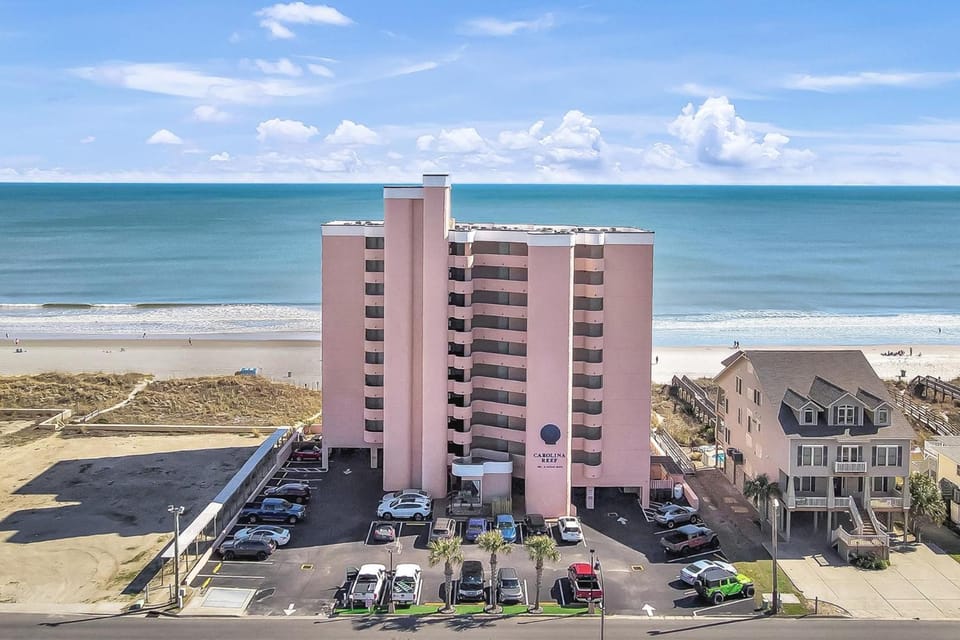 Property building, Day, Natural landscape, Bird's eye view, Beach, Sea view, Location, Parking