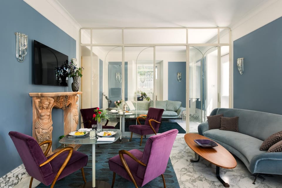 Communal lounge/ TV room, Living room, Seating area, Evening entertainment
