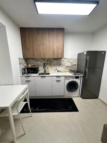 Kitchen or kitchenette, stove, washing machine