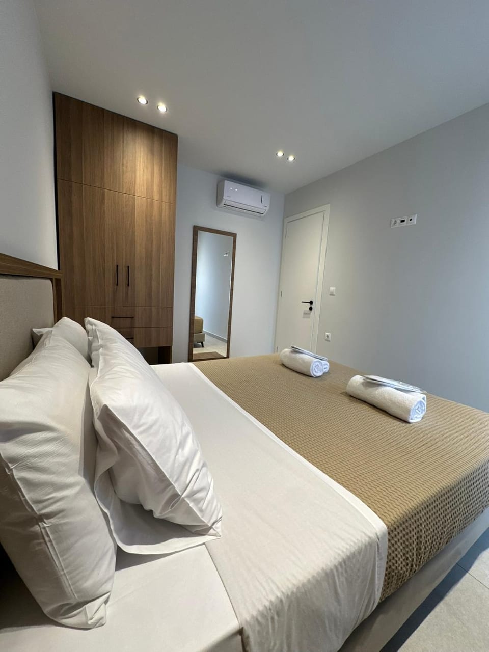 Bed, Photo of the whole room, Bedroom, towels, wardrobe