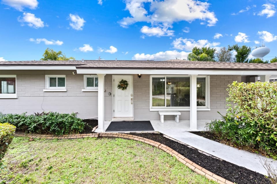 The Siesta Shortcut | Spacious Pool Home Minutes to Siesta Key Beach House in Gulf Gate Estates