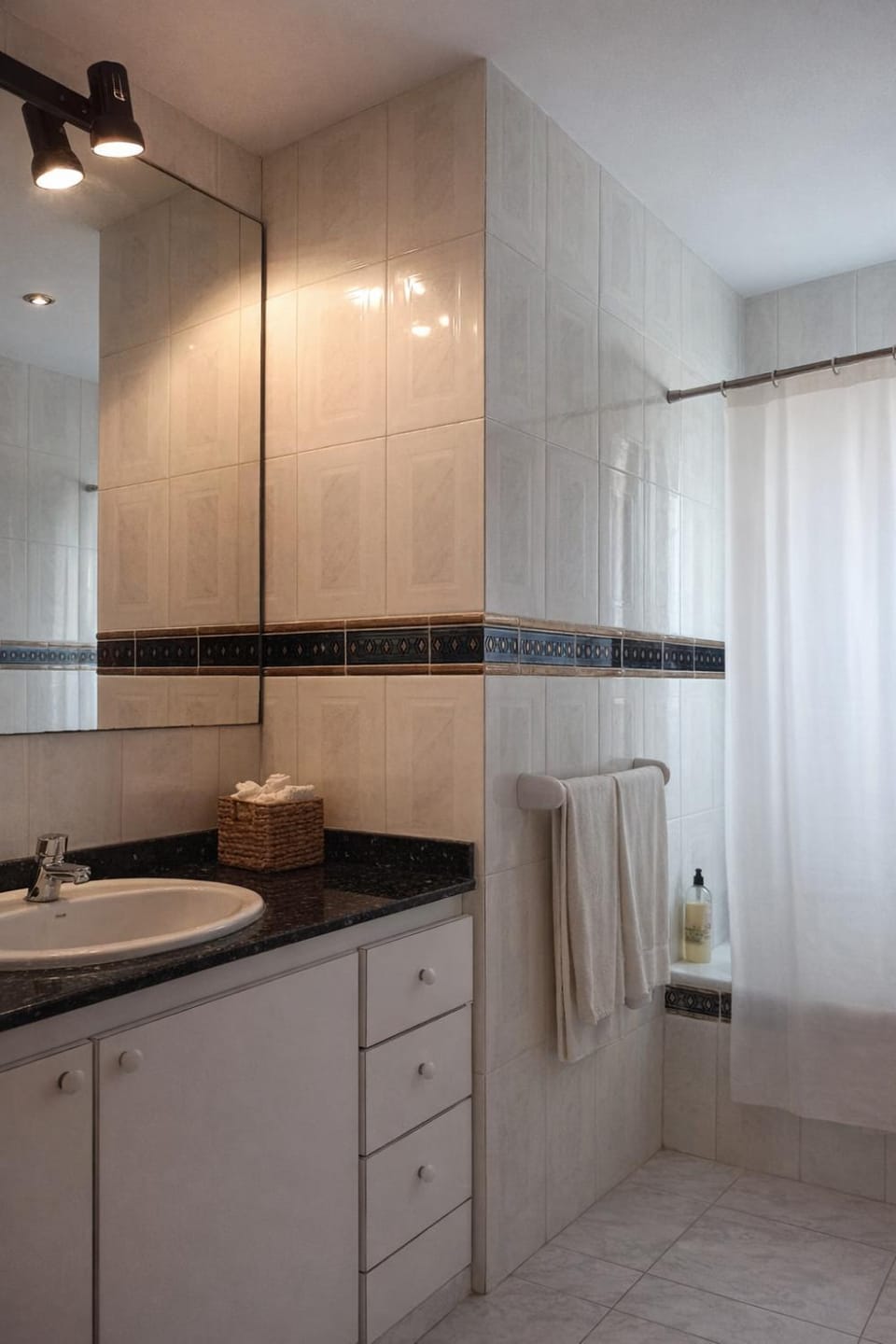 Shower, Bathroom, Bath, towels
