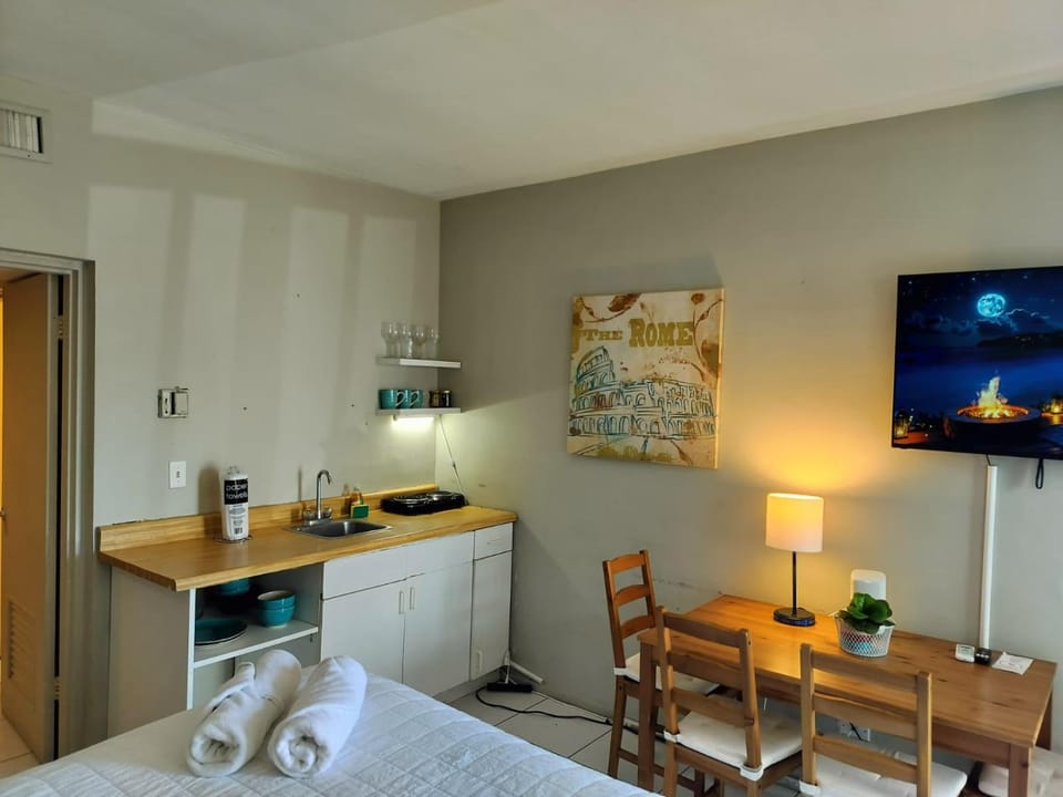TV and multimedia, Kitchen or kitchenette, Dining area, Bedroom