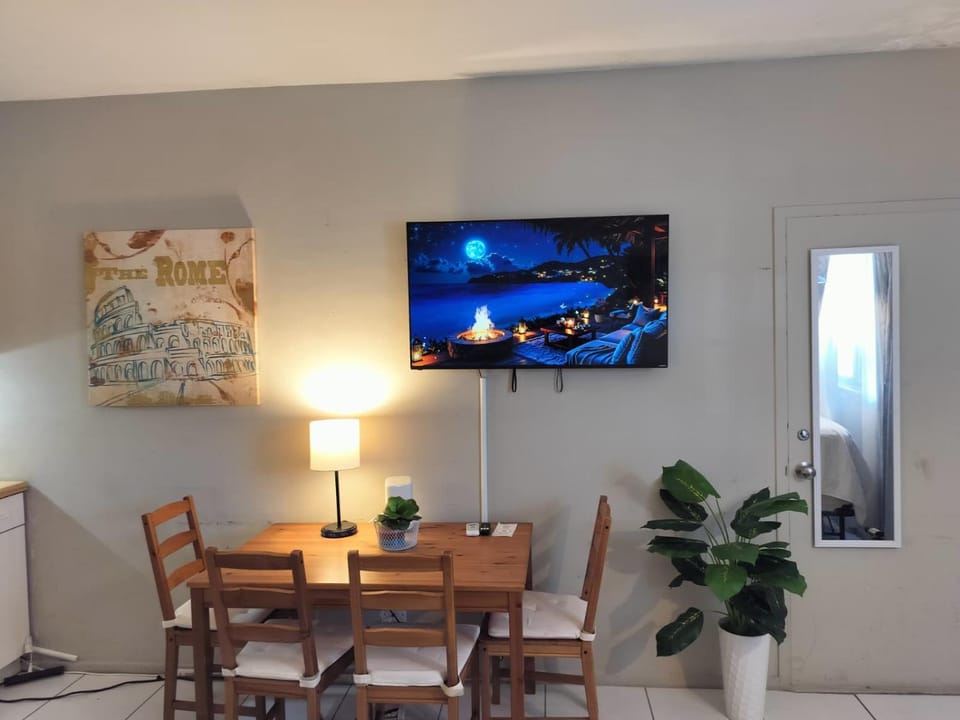 TV and multimedia, Decorative detail, Dining area