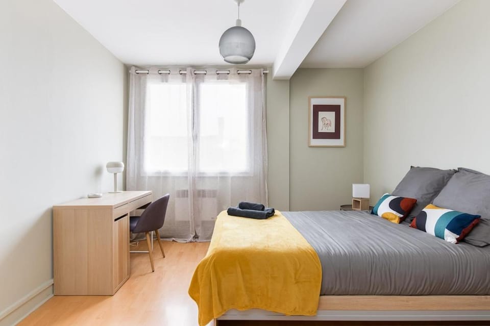 A pair of two-bed apartments with outdoor spaces and parking by the Garonne Apartment in Toulouse