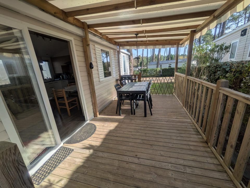 Patio, Dining area