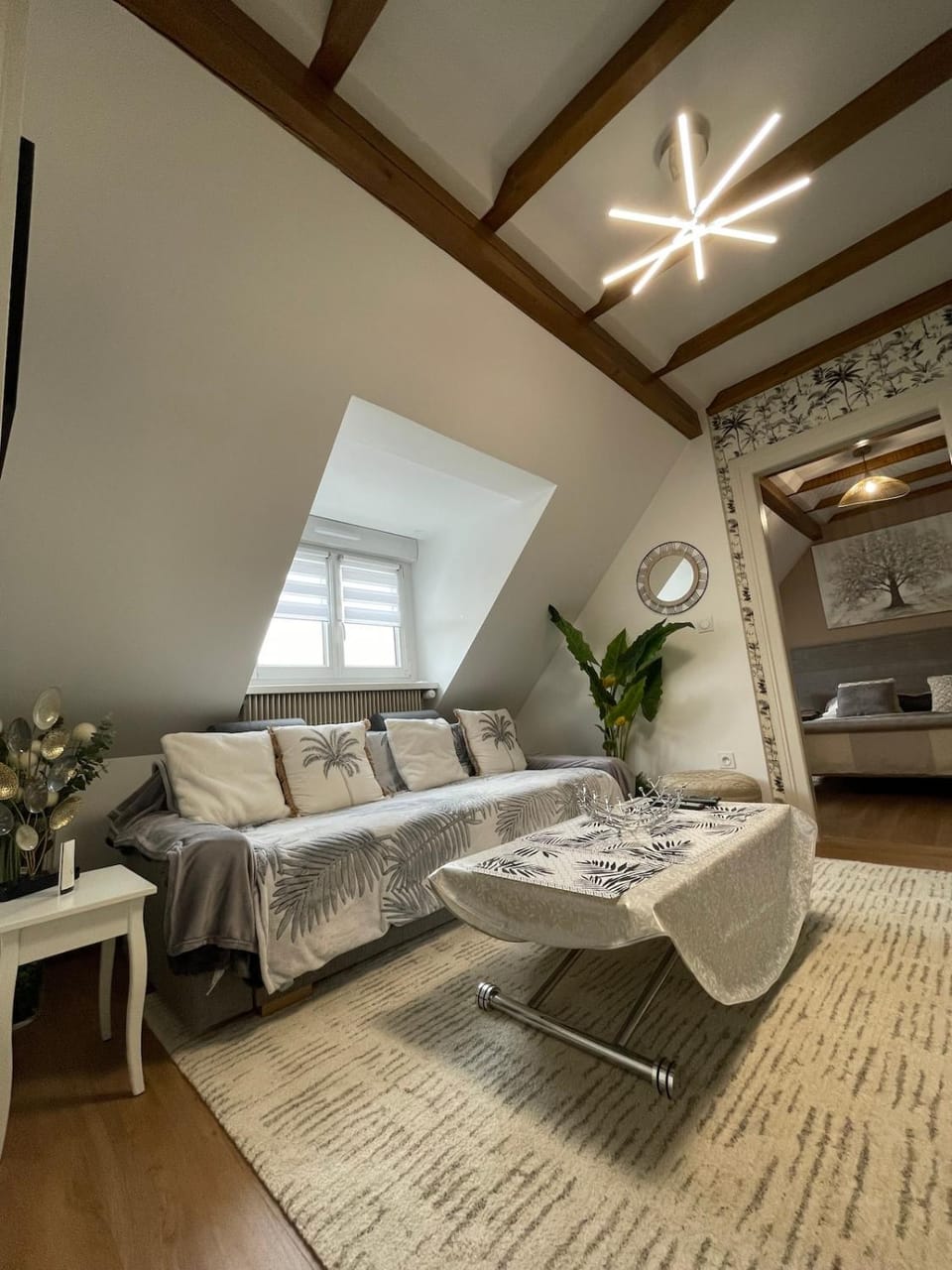 Bed, Living room