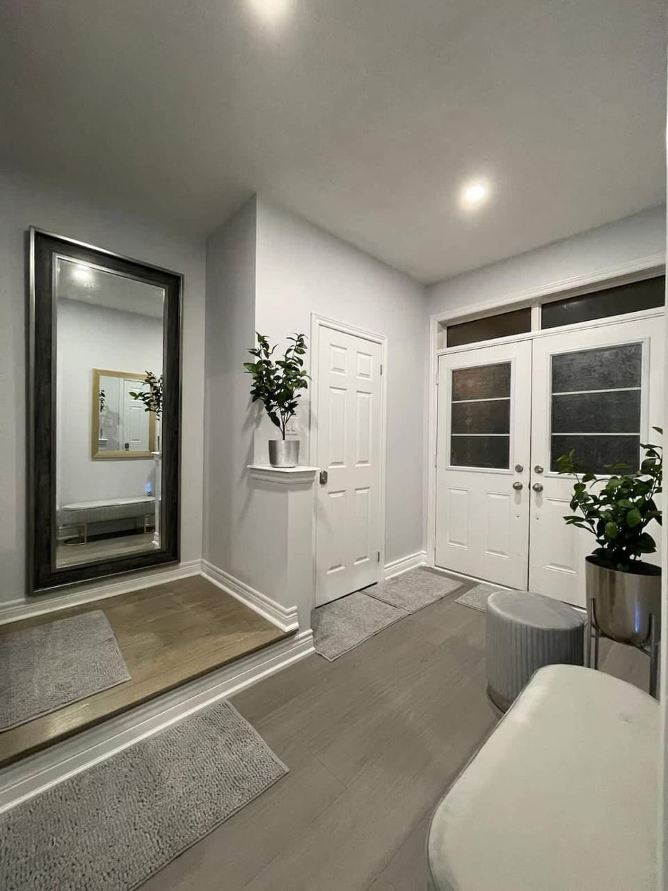 Private Room with Bathroom and Shared Kitchen Apartment in Burlington