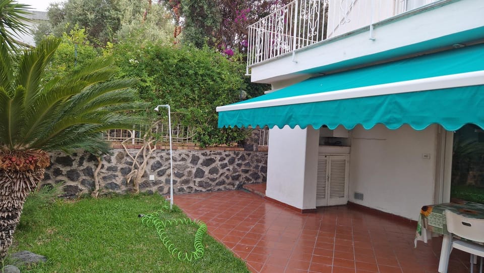 La Ginestra House in Ischia