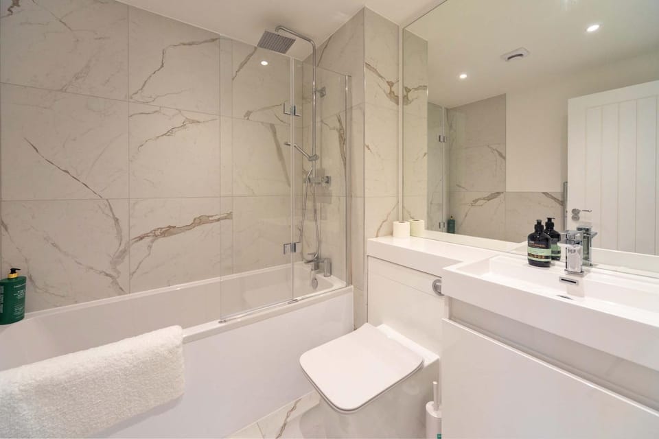 Bright 2BR Apartment at Trinity Point Apartment in Gravesend