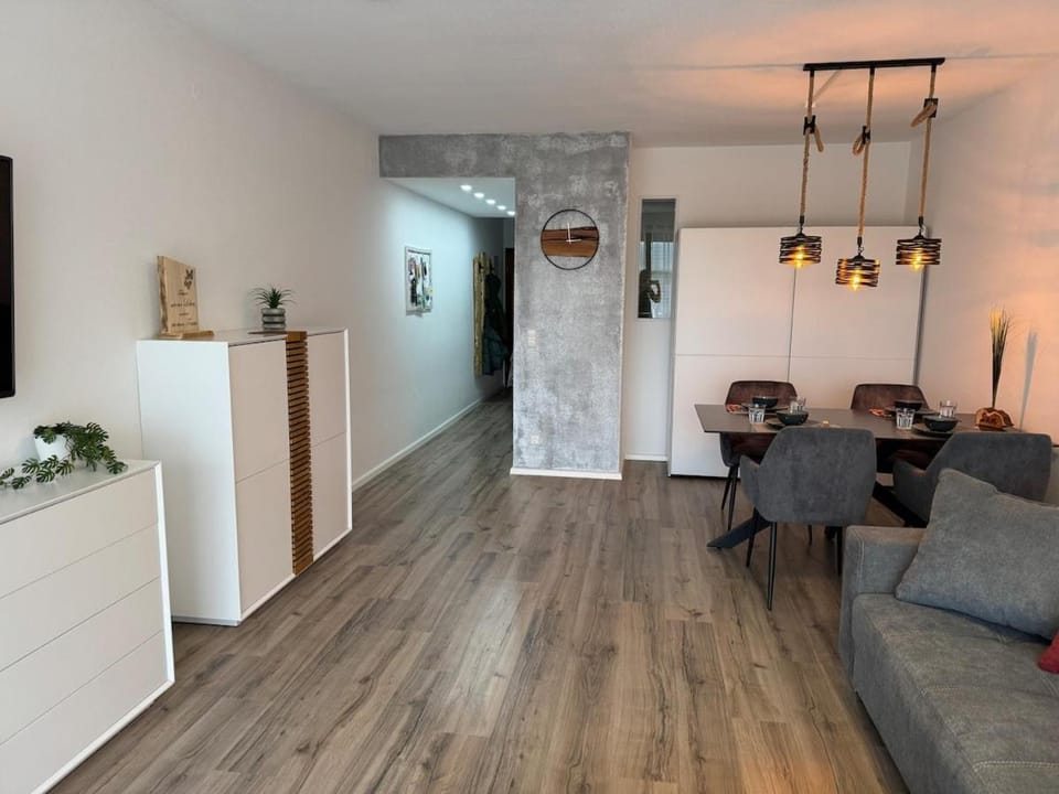 TV and multimedia, Living room, Dining area, Time of day