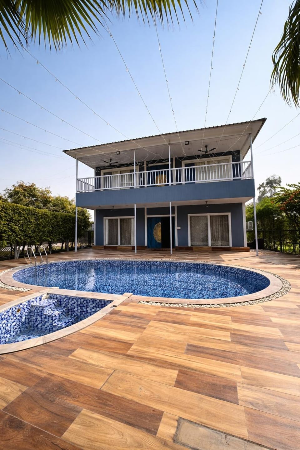 Luxury 4BHK Farmhouse Perfect for Groups Villa in Noida