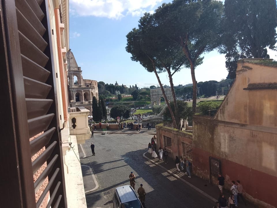 Vista Colosseo con 3 camere, 3 bagni a 100m dalla metro Colosseo Apartment in Rome
