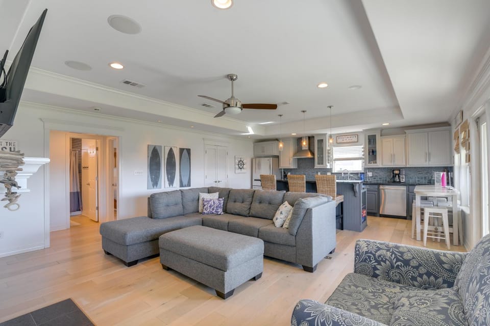 Walk to Shore Group Getaway in Crystal Beach! House in Bolivar Peninsula