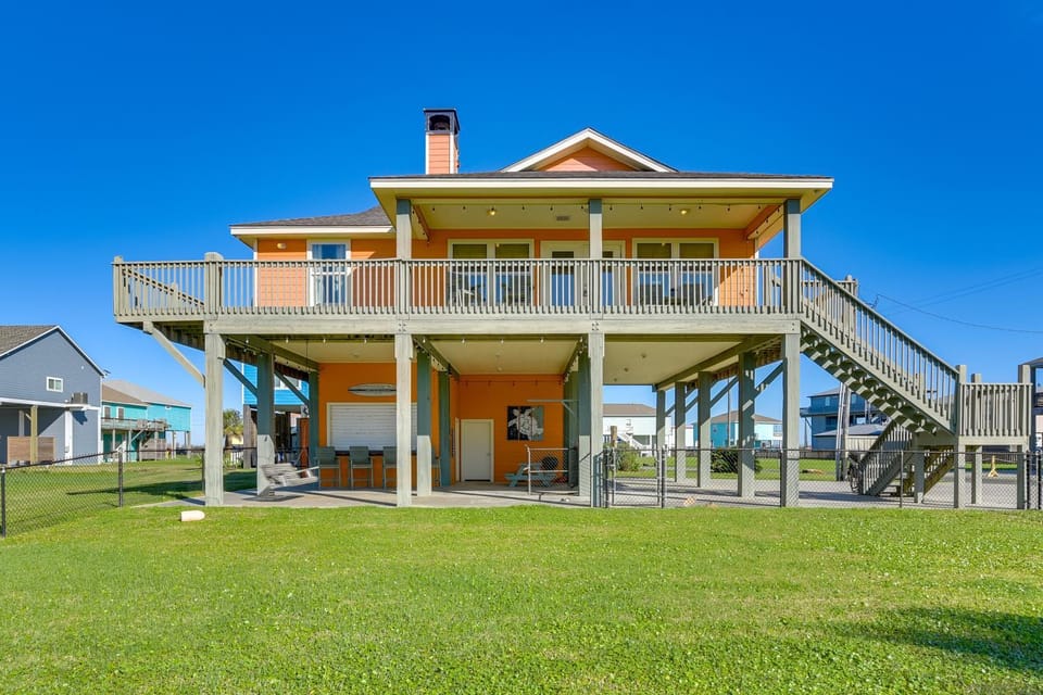Walk to Shore Group Getaway in Crystal Beach! House in Bolivar Peninsula