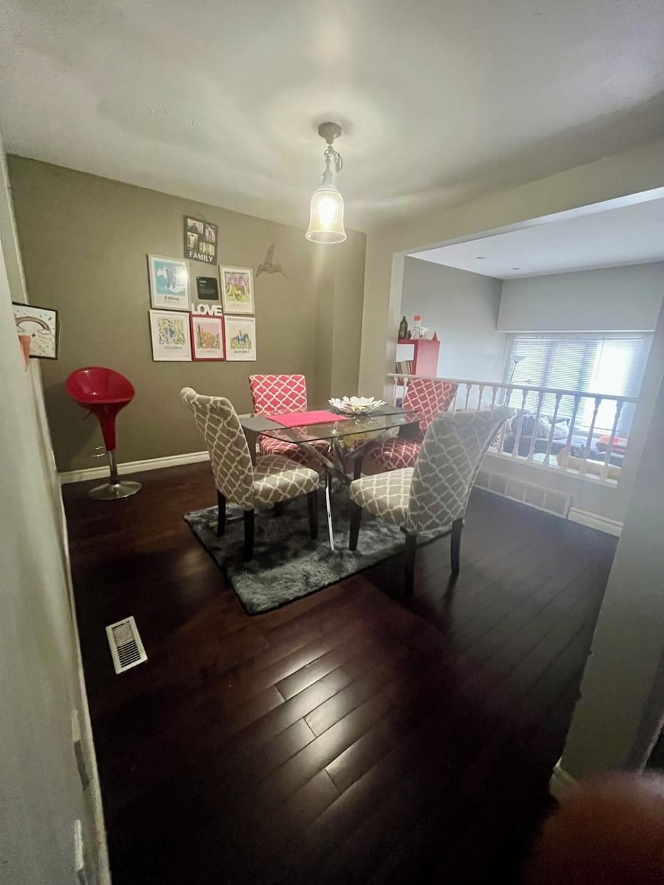 Cozy Room With Private Washroom Conveniently Located On West Hamilton Mountain Close To Hamilton Airport Mohawk College St Josephs Hospital William Connell Park Entertainment Vacation rental in Hamilton