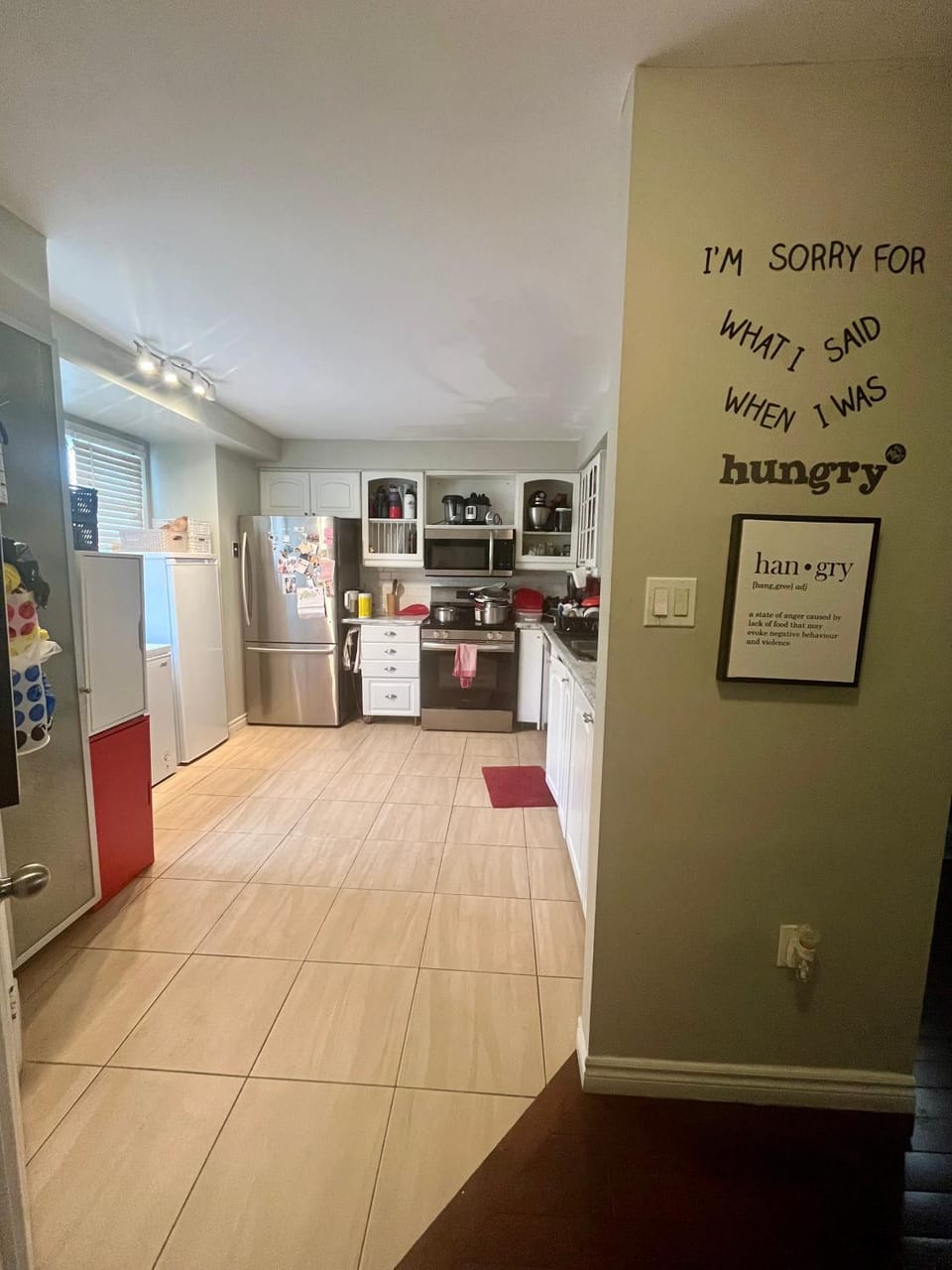 Cozy Room With Private Washroom Conveniently Located On West Hamilton Mountain Close To Hamilton Airport Mohawk College St Josephs Hospital William Connell Park Entertainment Vacation rental in Hamilton