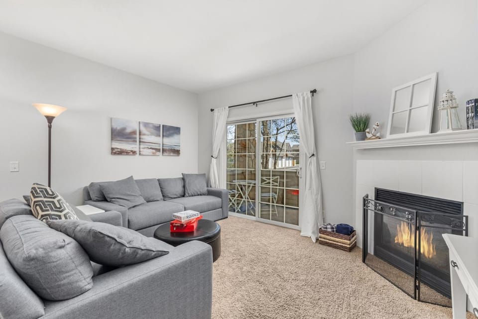 Beacon at the Lakes Cozy 2b2b, Grnd Level Condo House in Greeley