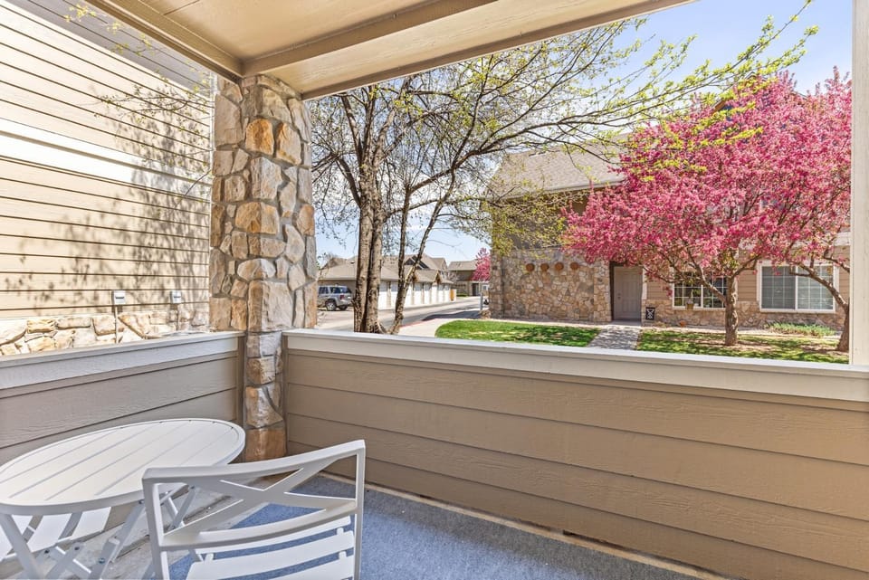 Beacon at the Lakes Cozy 2b2b, Grnd Level Condo House in Greeley