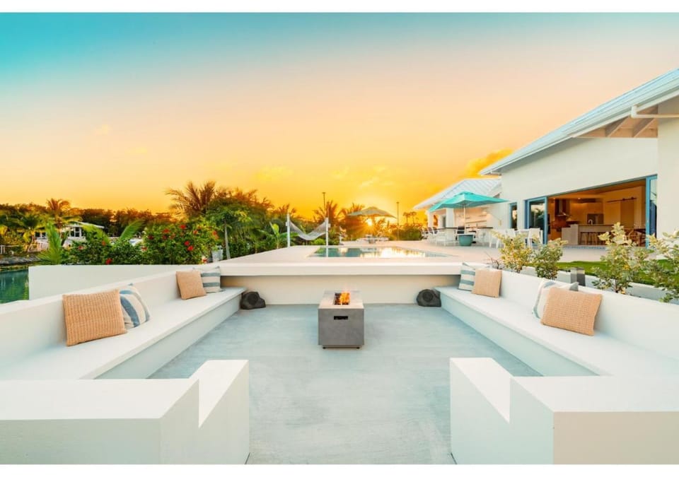 Patio, Seating area, Sunrise, fireplace