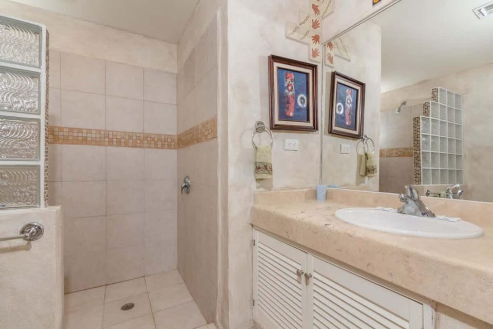 Serene & Warm 3rd Level Condo - Corona del Mar 302 House in Rocky Point