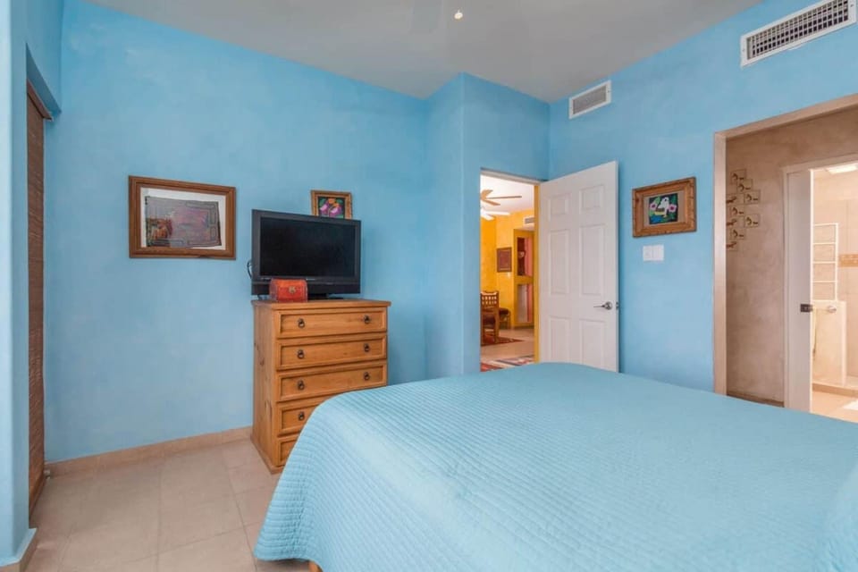 Serene & Warm 3rd Level Condo - Corona del Mar 302 House in Rocky Point