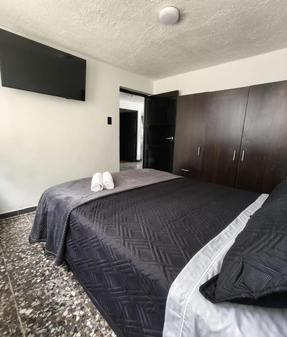 Bed, TV and multimedia, Bedroom