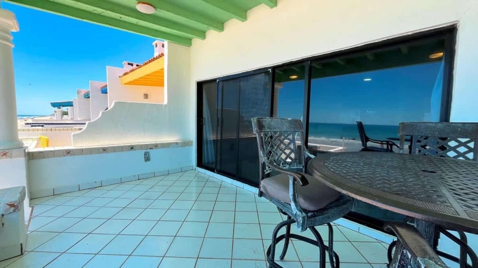 Beautiful Beachfront Condo Las Olas II 11 House in Rocky Point