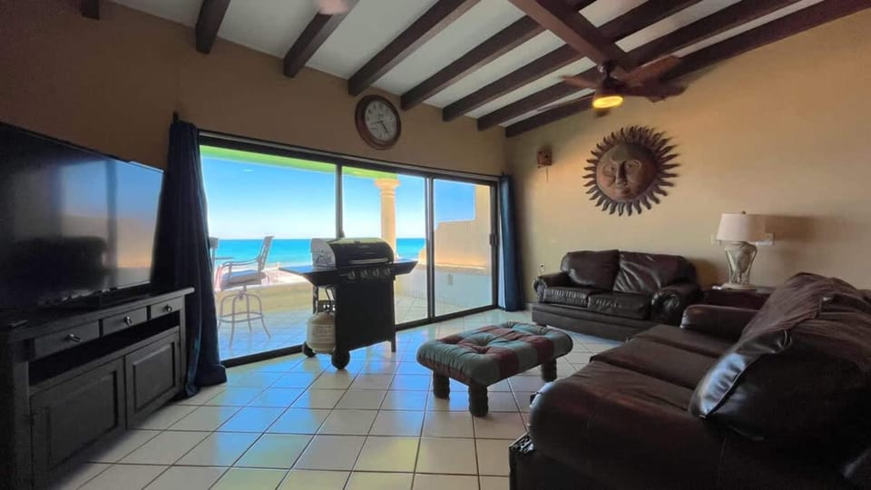 Beautiful Beachfront Condo Las Olas II 11 House in Rocky Point