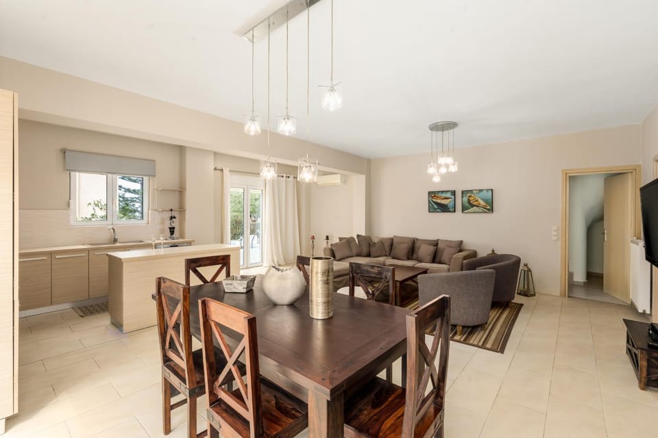 Living room, Seating area, Dining area
