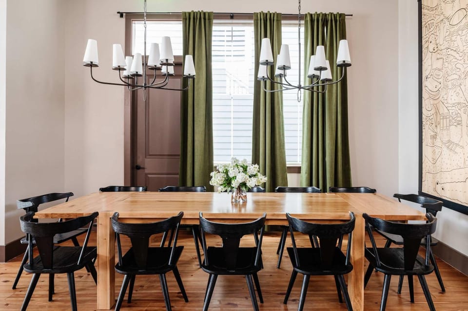 Luxe 7 bedroom home with pool and spa 1 block to parade route House in Warehouse District