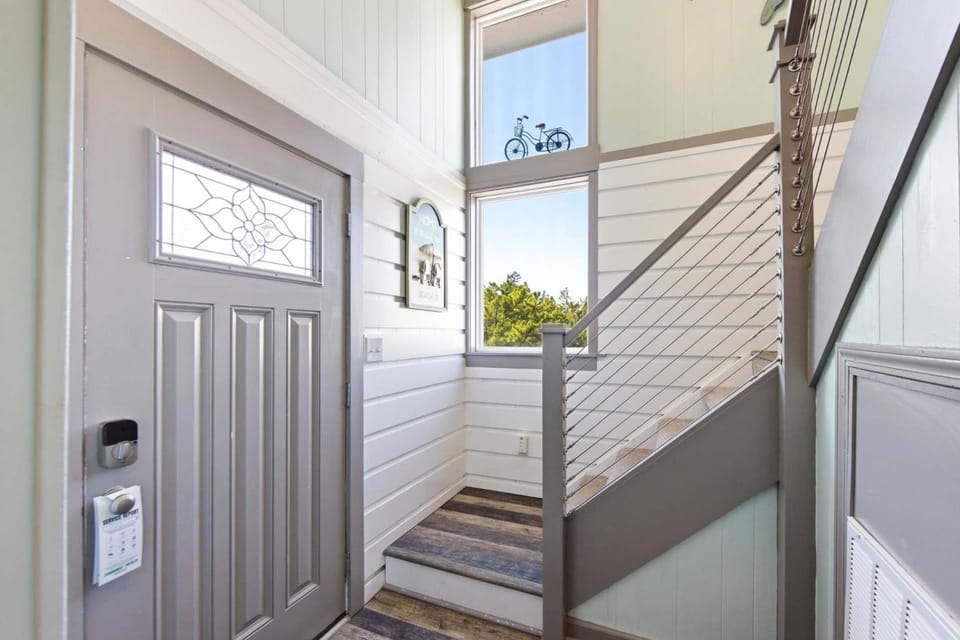 Sojourn Porpoise Delight Oceanfront Saltwater Pool House in Corolla