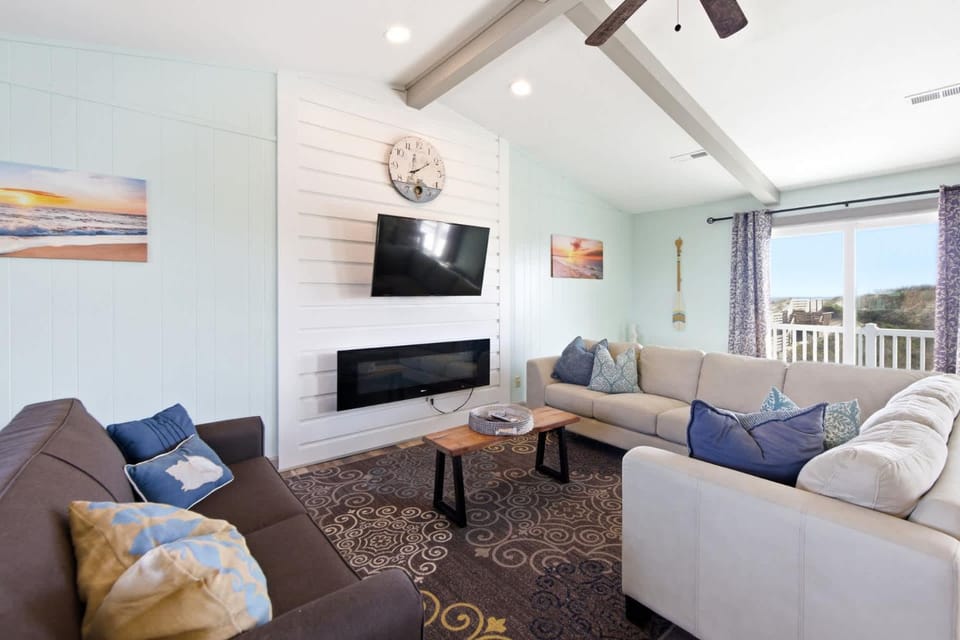 Sojourn Porpoise Delight Oceanfront Saltwater Pool House in Corolla