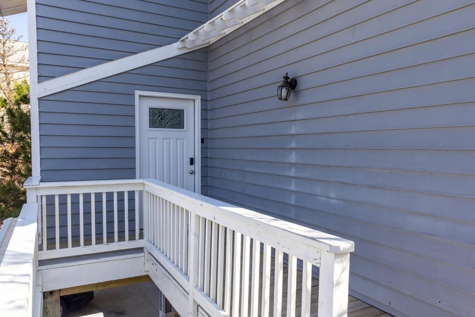 Sojourn Porpoise Delight Oceanfront Saltwater Pool House in Corolla