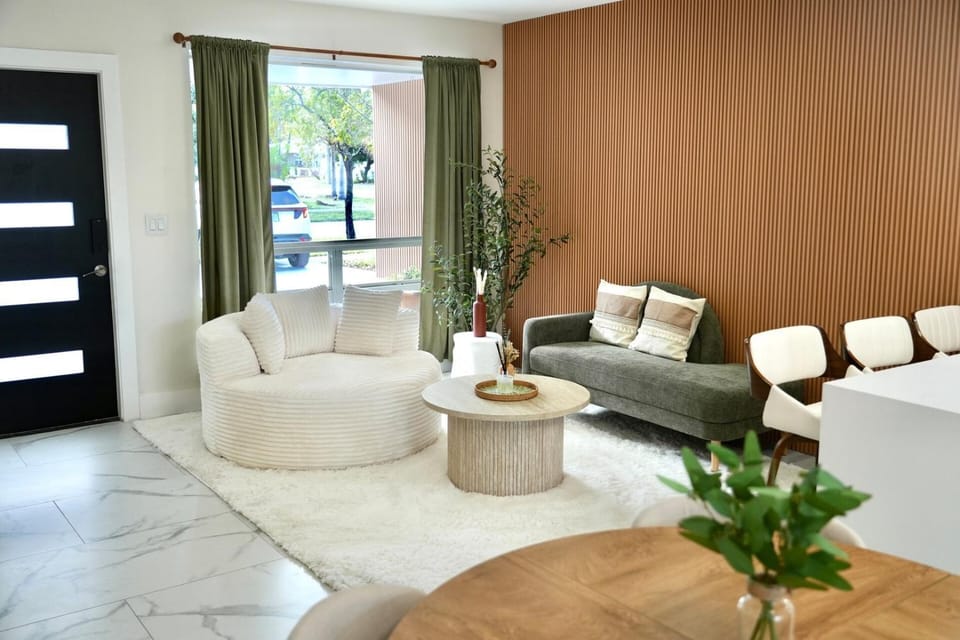 Family-Friendly Home w/ Pool Near Hollywood Beach House in Hollywood