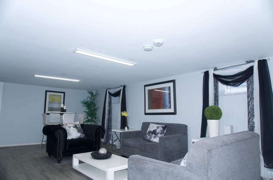 Basemant private room 21 Bed and Breakfast in North Bergen