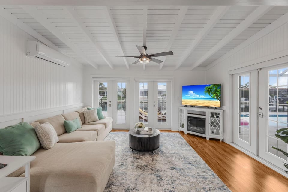 821 Apple Court House in Marco Island