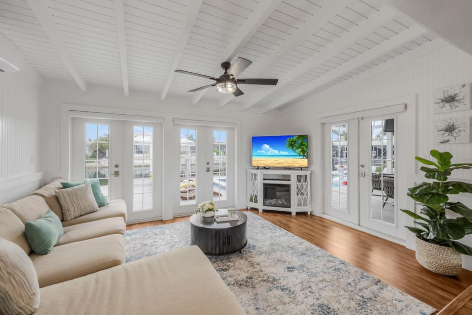 821 Apple Court House in Marco Island