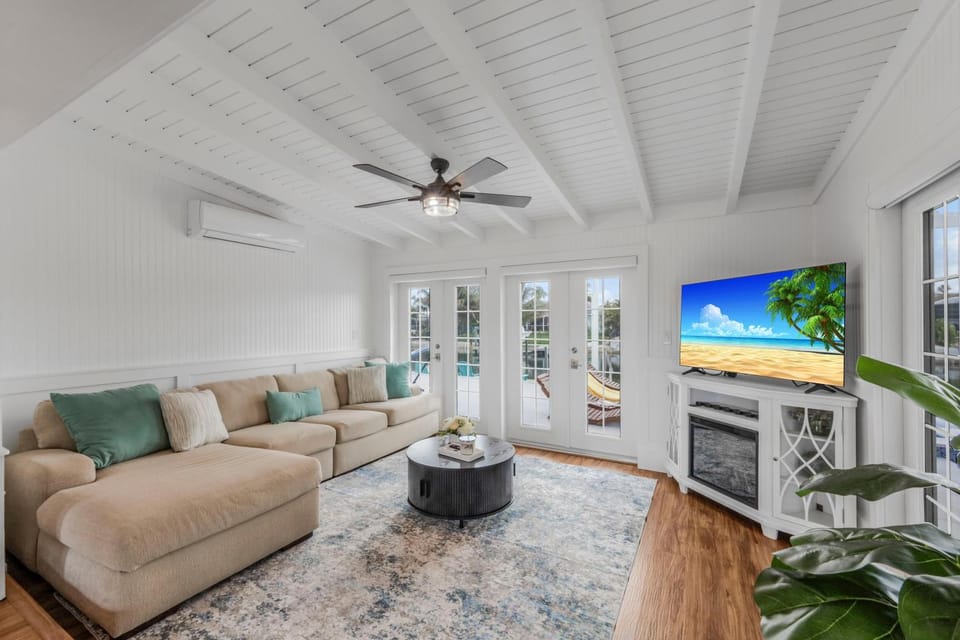 821 Apple Court House in Marco Island
