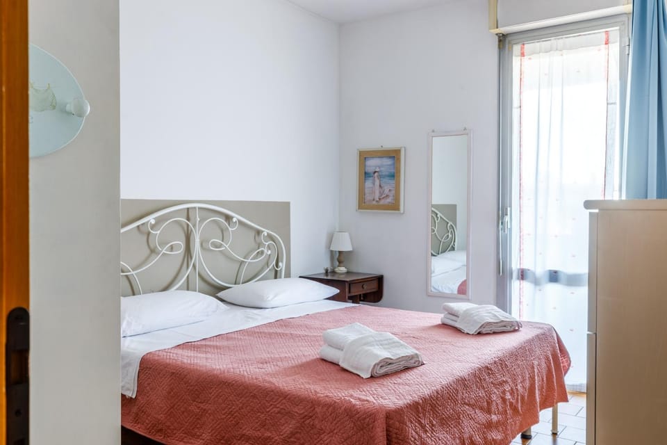 Bed, Photo of the whole room, Bedroom, towels, wardrobe