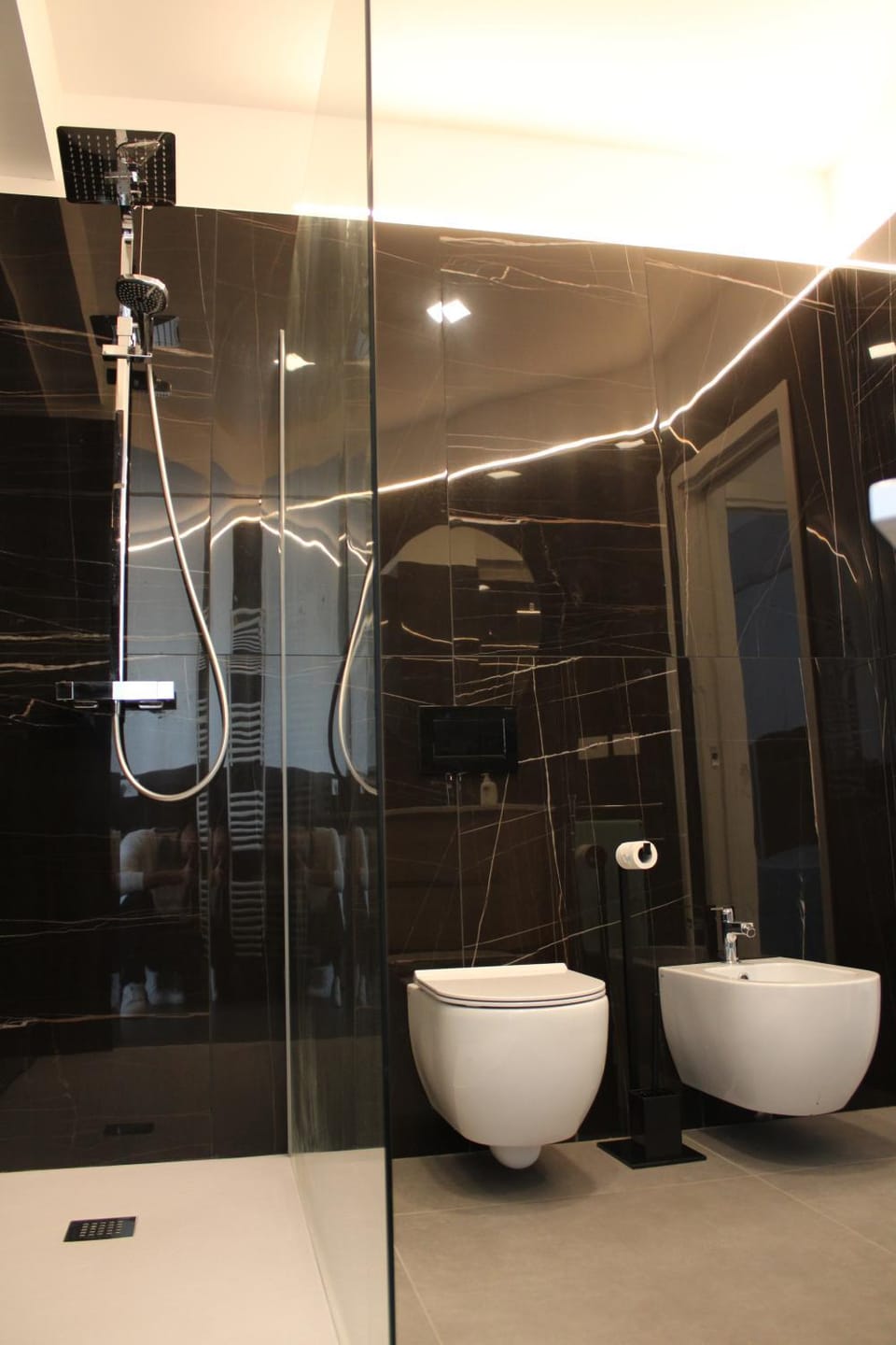 Shower, Bathroom, bidet, washing machine