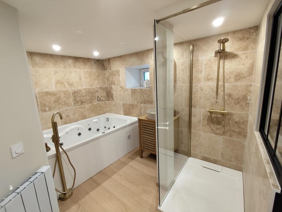 Shower, Bathroom, Bath, towels