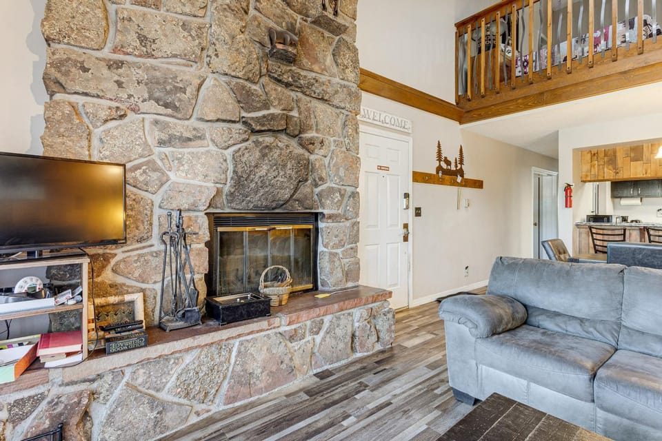 Shuttle to Winter Park Resort: Mtn-View Condo! House in Fraser