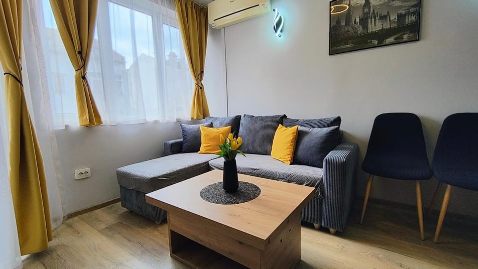Golden Urban, до центъра и университета, бърз WiFi Apartment in Burgas