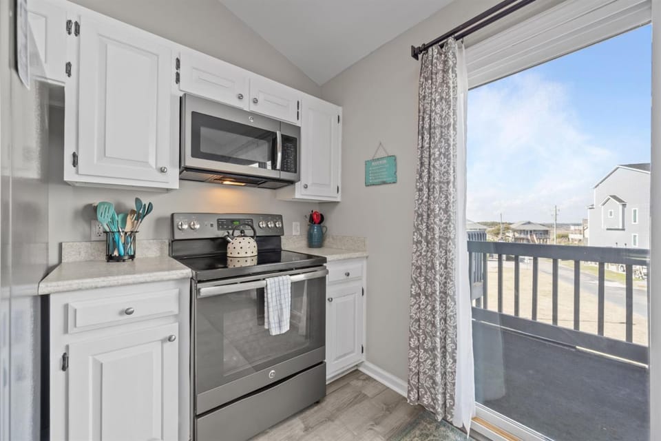 Ocean Views & Balconies Tide of Your Life Apartment in North Topsail Beach