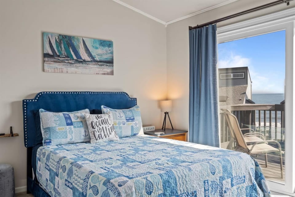 Ocean Views & Balconies Tide of Your Life Apartment in North Topsail Beach