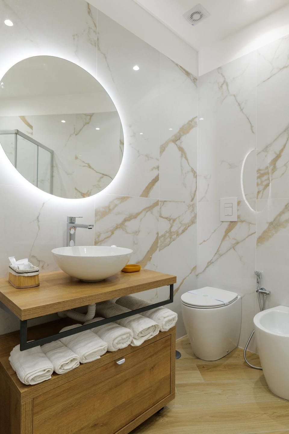 Toilet, Bathroom, bidet, towels