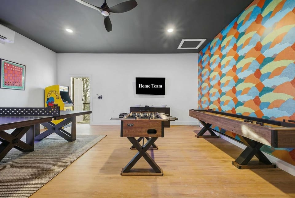 Mtn View Sleeps 18 Game Room Hot Tub Grill House in Asheville