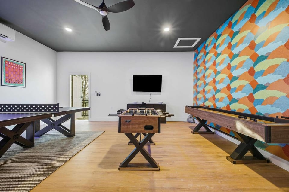 Mtn View Sleeps 18 Game Room Hot Tub Grill House in Asheville